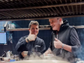 Imagen de Dani Martín en la cocina del Poble Nou