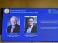Imágenes de Robert E. Hall and Michael Woodford durante el anuncio del Premio Nobel de Economía.