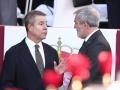 El presidente de Castilla-La Mancha, Emiliano García-Page (i), y el presidente del Gobierno de Aragón, Jorge Azcón