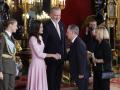 El presidente ceutí, Juan Jesús Vivas, saluda a la Familia Real