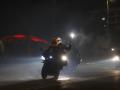 Varios motoristas participan con sus motos en el desfile de las antorchas en la concentración motera Pingüinos