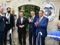 Los ministros de Exteriores de Israel, Gideon Saar (2d), y de Colombia, Omar Bula Escobar (3i), inauguran la embajada colombiano en Jerusalén