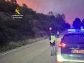Agentes de la Guardia Civil de León, en las inmediaciones de un incendio