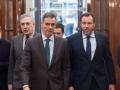 Imagen de archivo del presidente del Gobierno, Pedro Sánchez, y el ministro de Transportes, Óscar Puente
