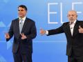 Flavio Bolsonaro y Lula da Silva antes del debate electoral