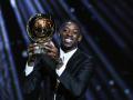 Ousmane Dembele posa con el Balón de Oro 2025