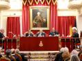 El Rey flanqueado por el ministro Bolaños y Luis Cazorla; el académico Manuel Aragón a la izquierda, y Ana Fernández-Tresguerres, a la derecha