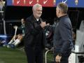 José Mourinho y Hansi Flick se saludan antes del clásico