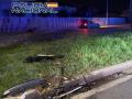 Imagen del vehículo accidentado tras la fuga de un joven marroquí en Alicante.