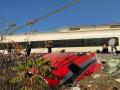 La vía del tren atraviesa por completo un vagón del AVE