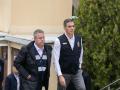 El presidente del Gobierno, Pedro Sánchez (d), y el presidente de Castilla-La Mancha, Emiliano García-Page (i), durante la reunión del Centro de Coordinación Operativa Integrado (CECOPI), en el Centro 112 de Toledo.