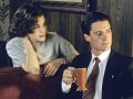 El agente Cooper de Twin Peaks encarnado por Kyle MacLachlan heredó en la ficción el gusto de David Lynch por el café en la vida real. Pocos personajes de una serie han saboreado tanto una taza de café (y los dónuts) como Dale Cooper, que después no tenía demasiados problemas y soñar con Laura Palmer.