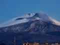 El volcán italiano Etna, en la isla de Sicilia, ha registrado una nueva erupción en su cráter sureste