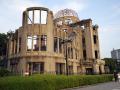 La bomba atómica lanzada el 6 de agosto de 1945 redujo Hiroshima a escombros y cenizas y causó la muerte en el acto de cerca de 140.000 personas