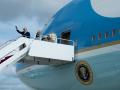El presidente Biden en su avión presidencial Air Force One, de camino a la COP26