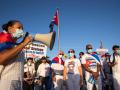 Un grupo de cubanos residentes en República Dominicana protesta contra el gobierno cubano, el lunes en Santo Domingo