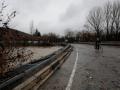 Vista del puente sobre el río Arga tras su desbordamiento a la altura de Villava