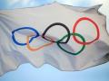 Bandera con los cinco aros olímpicos