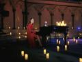 Kate Middelton tocando el piano en el concierto 'Juntos en Navidad'.