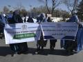 Mujeres afganas se manifiestan a favor del régimen talibán.