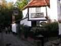 Fachada principal del pub más antiguo de Inglaterra