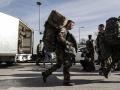Soldados franceses parte de una base en dirección a Rumanía, desde donde un total de 500 efectivos serán desplegados para hacer frente a la crisis en Ucrania