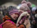 Refugiadas ucranianas llegan a la frontera con Polonia