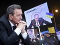 El excanciller alemán Gerhard Schröder mantiene una relación de confianza con Putin desde la llegada al poder del ruso en 2000
