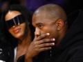 El cantante Kanye West y su nueva novia Chaney Jones en un partido de Los Angeles Lakers
