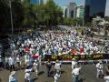 Manifestantes participan en una protesta contra la consulta de revocación de mandato del presidente Andrés Manuel López Obrador este domingo, en Ciudad de México