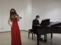 La violinista Marta Encarnación junto a su pianista Luis Giner