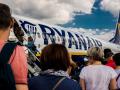 Ryanair sigue en pérdidas, pero mejora resultados