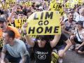 Protesta de los aficionados valencianistas contra Peter Lim