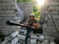 Un soldado ucraniano mantiene su posición, en la región de Járkov