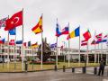 Las banderas de los miembros de la OTAN ondean frente a la sede de la Alianza Atlántica en Bruselas