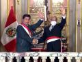 El presidente peruano, Pedro Castillo, a la izquierda
