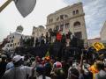 Cientos de manifestantes invaden la residencia oficial del presidente de Sri Lanka