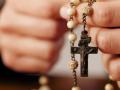 El rezo del rosario en compañía es una de las formas de obtener la indulgencia