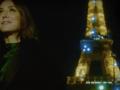 Tamara pasea por París, en un momento del documental sobre su vida