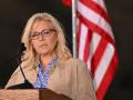 Liz Cheney, crítica del expresidente Donald Trump se dirige a sus partidarios tras la derrota en su intento de renovar su escaño por el Estado de Wyoming