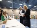 Sweden's Prime Minister and party leader of the Social Democrats Magdalena Andersson (R) prepares to cast her ballot at a polling station during the general elections in Nacka outside Stockholm, Sweden, 11 September 2022. (Elecciones, Suecia, Estocolmo) EFE/EPA/ALI LORESTANI SWEDEN OUT