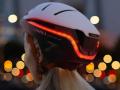 Esta nueva generación de cascos está disponible en versiones de moto y bici