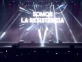 Captura de la actuación del grupo que canta "vamos a volver al 36" en el evento Viva22 de Vox