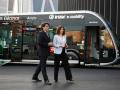 La presidenta de la Comunidad de Madrid, Isabel Díaz Ayuso (d), asiste junto al Consejero de Transportes, David Pérez (i), a la presentación del Bus de Uso Prioritario (BUP), este martes en Madrid