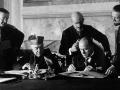 Pactos de Letrán de 1929 por el cardenal Gasparri y Mussolini