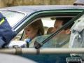 Los actores Elizabeth Debicki y Dominic West, en el rodaje de The Crown en Winchester