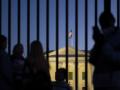 Varias personas, a las puertas de la Casa Blanca, durante la jornada electoral de las Legislativas