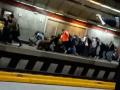 Policías iraníes abrieron fuego contra manifestantes dentro de los andenes del metro de Teherán