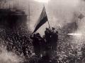 Esta fotografía, tomada por Alfonso Sánchez Portela el 14 de abril de 1931, muestra la proclamación de la Segunda República Española en la Puerta del Sol de Madrid