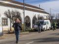Agentes de la Guardia Civil delante de la casa de Matamala de Almazán (Soria) donde fue encontrado el cadáver de la mujer de 44 años